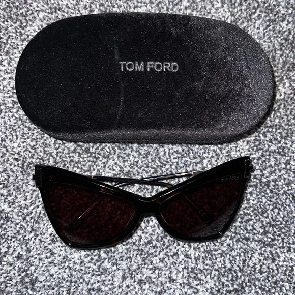 Tom Ford.
Tallulah Cat Eye Sunglasses. Brown. - Picture 9 of 10